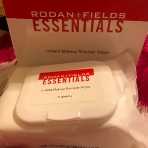 •Makeup Wipes 💄